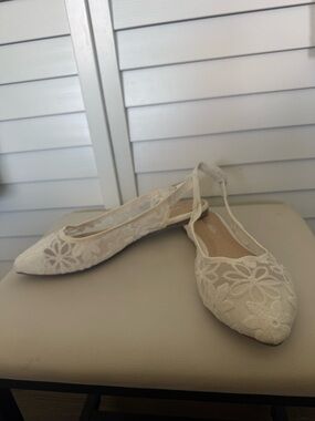 Women's Lace Pointed Toe Slingback Flats - White